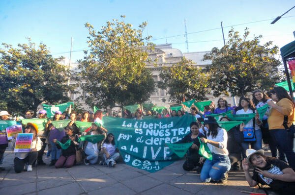 Miles de mujeres marcharon en todo el país para defender "los derechos ...