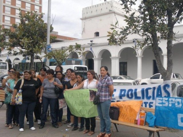 aaa marcha policial mujeres