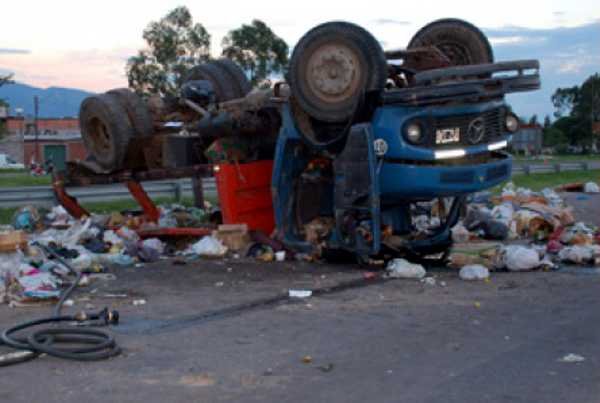 camion recolector volcado 01